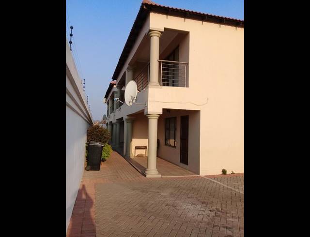 2 BEDROOM PROPERTY TO RENT IN KRUGERSDORP